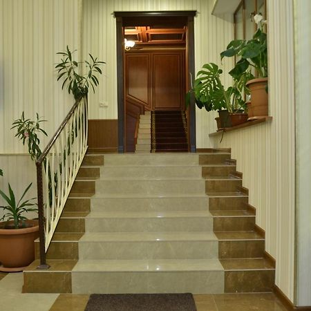Khrchit Hotel Martuni Buitenkant foto