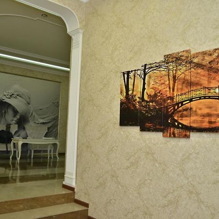 Khrchit Hotel Martuni Buitenkant foto