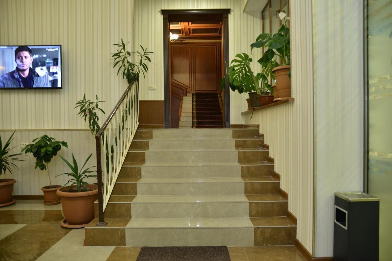 Khrchit Hotel Martuni Buitenkant foto