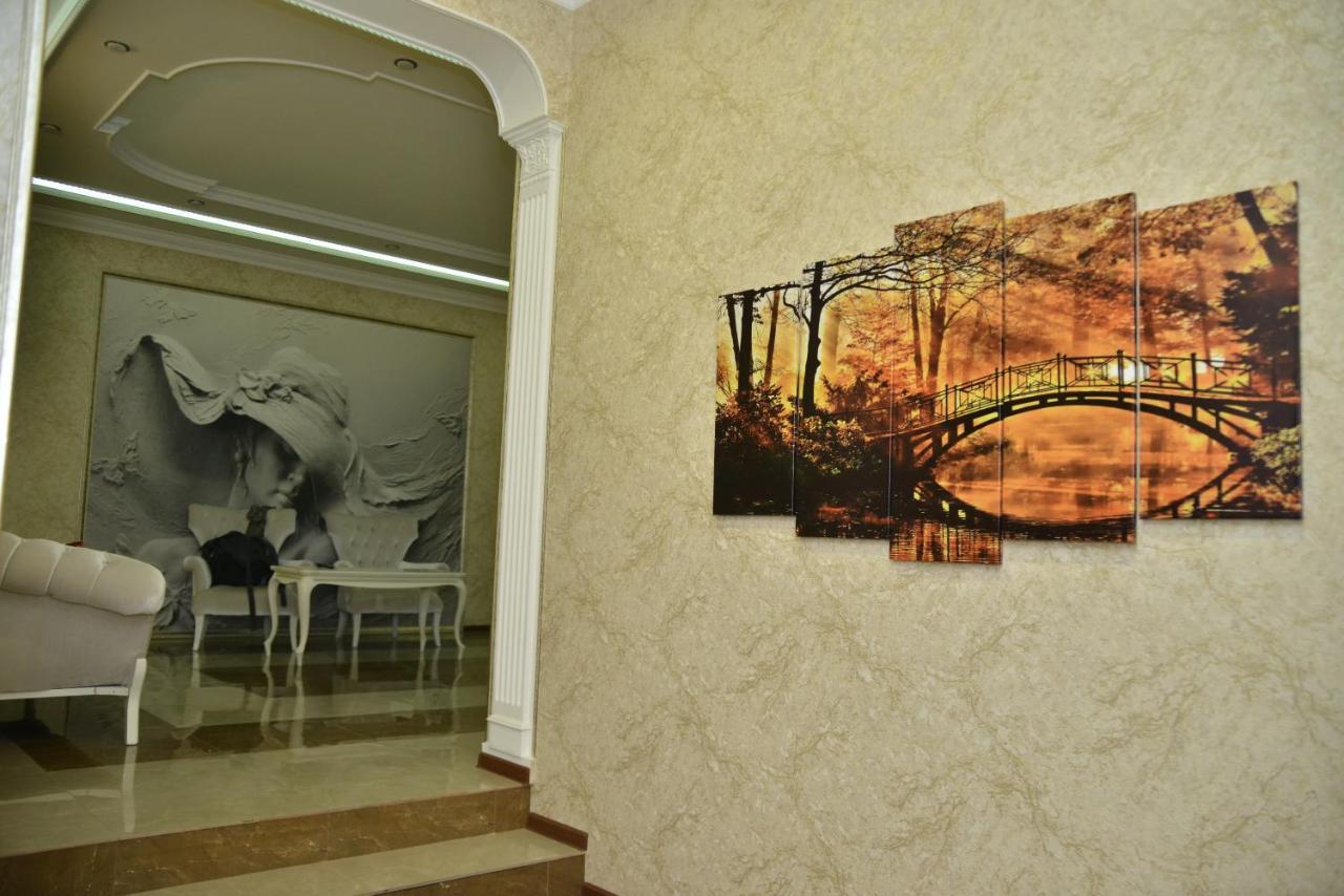 Khrchit Hotel Martuni Buitenkant foto